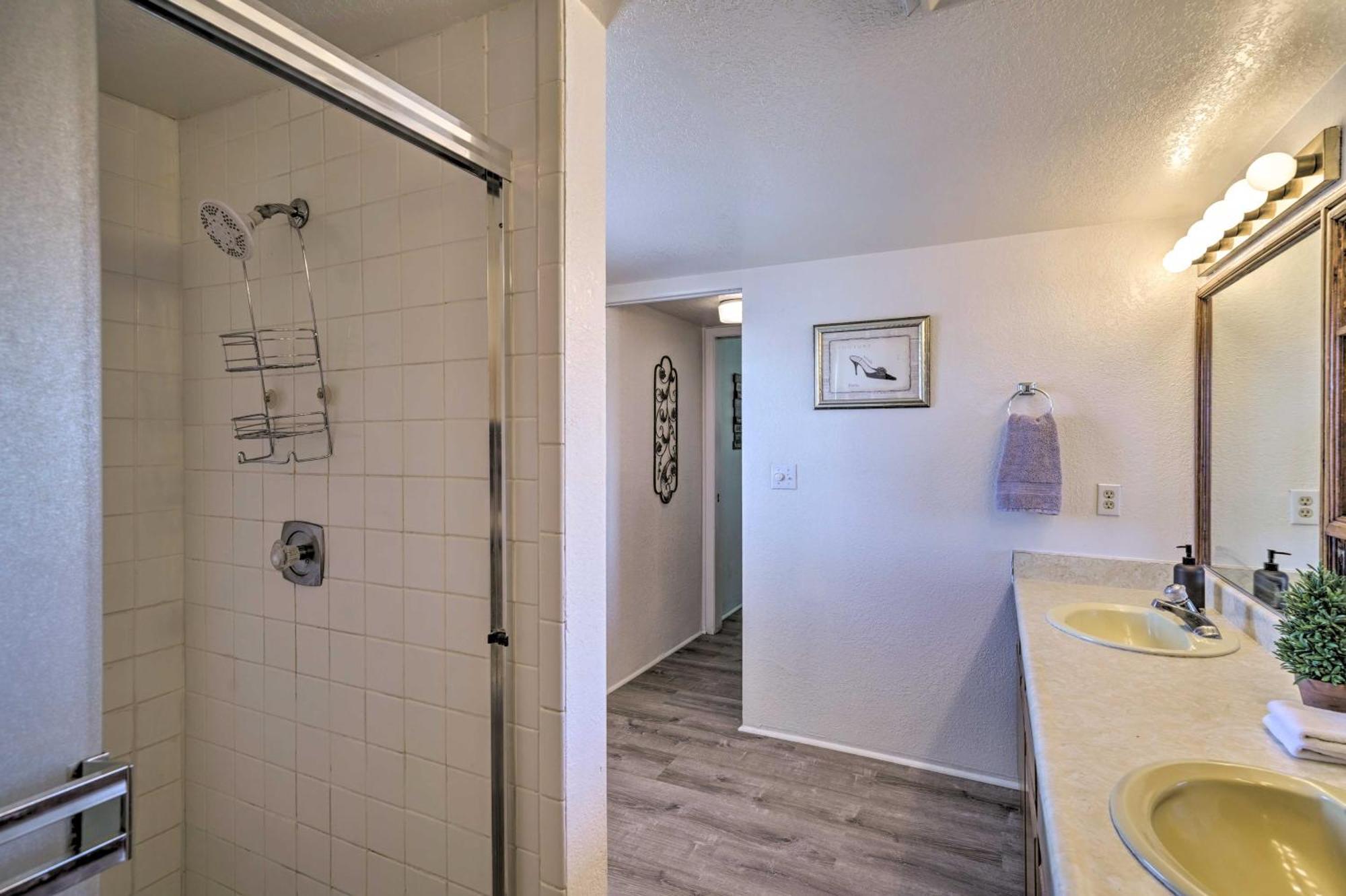 Havasu Gem With Putting And Pool Table *