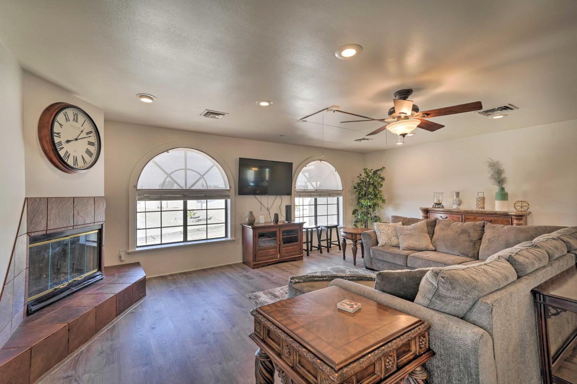 Havasu Gem With Putting And Pool Table Holiday home Lake Havasu City