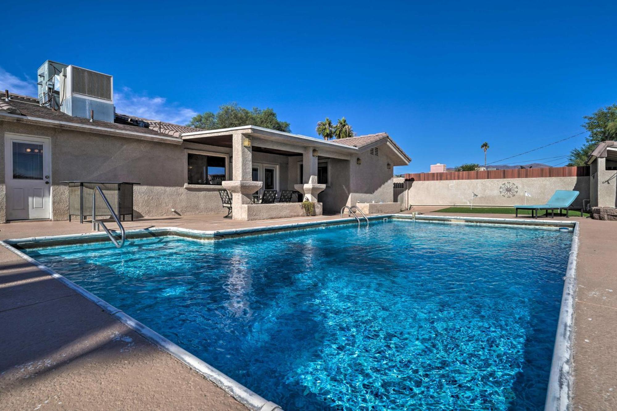 Havasu Gem With Putting And Pool Table Holiday home *
