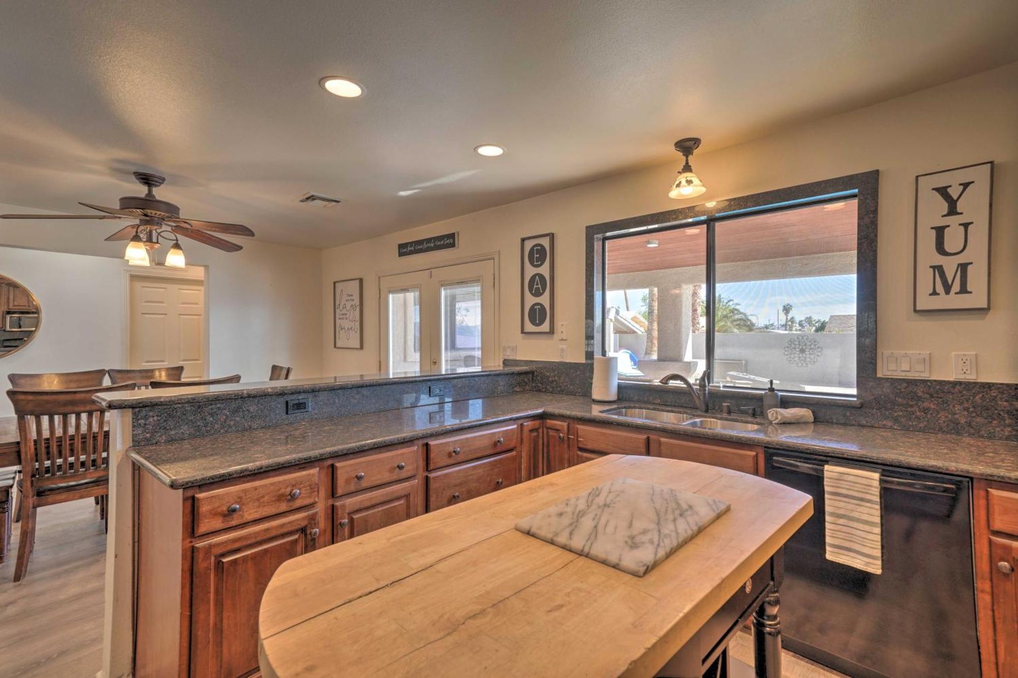 Holiday home Havasu Gem With Putting And Pool Table *