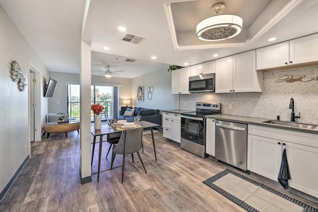 Resort-style Havasu With Pool! Apartment *