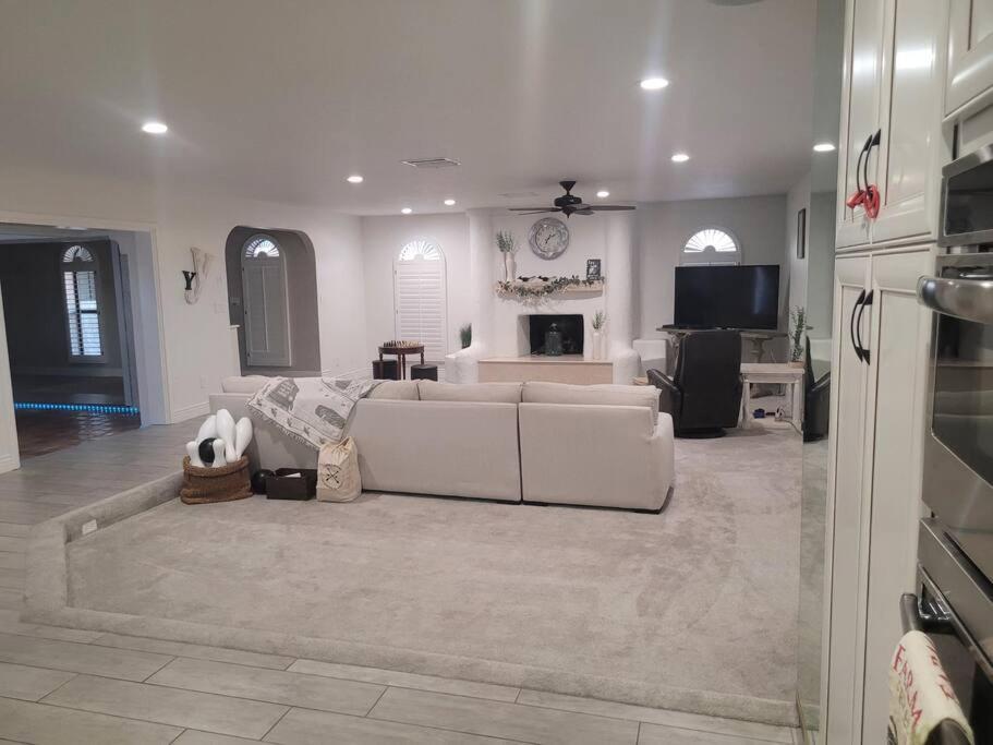 Golf Course Retreat - Olympic Style Pool, Many Games, Luxury Spa, 6 Bathrooms! Holiday home Lake Havasu City
