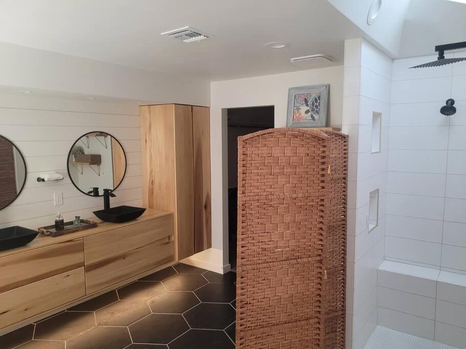Golf Course Retreat - Olympic Style Pool, Many Games, Luxury Spa, 6 Bathrooms!