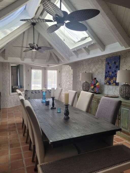 Golf Course Retreat - Olympic Style Pool, Many Games, Luxury Spa, 6 Bathrooms! Holiday home *