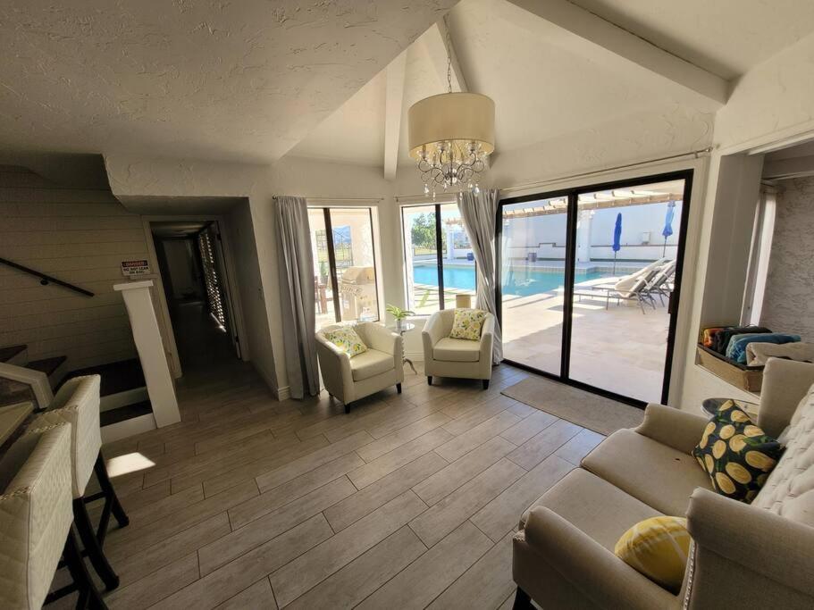 Holiday home Golf Course Retreat - Olympic Style Pool, Many Games, Luxury Spa, 6 Bathrooms! *