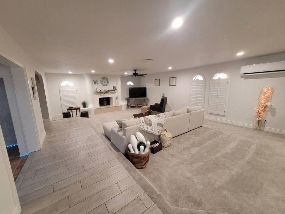 Golf Course Retreat - Olympic Style Pool, Many Games, Luxury Spa, 6 Bathrooms! * Lake Havasu City