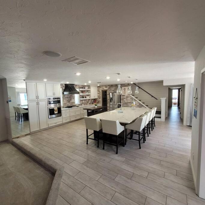 Golf Course Retreat - Olympic Style Pool, Many Games, Luxury Spa, 6 Bathrooms! Holiday home