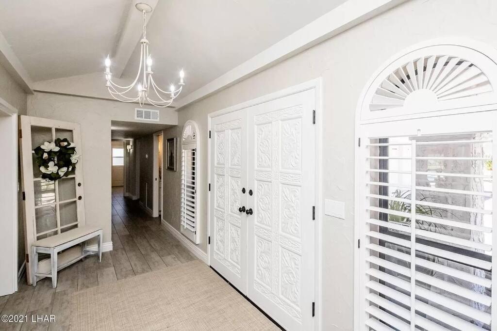 Holiday home Golf Course Retreat - Olympic Style Pool, Many Games, Luxury Spa, 6 Bathrooms!