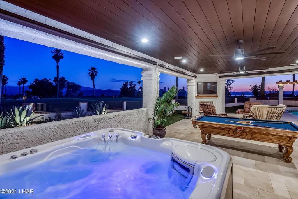 Holiday home Golf Course Retreat - Olympic Style Pool, Many Games, Luxury Spa, 6 Bathrooms! Lake Havasu City