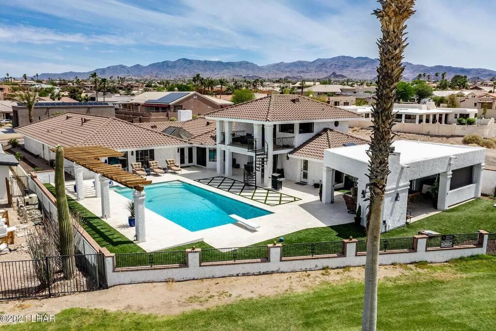 Golf Course Retreat - Olympic Style Pool, Many Games, Luxury Spa, 6 Bathrooms! * Lake Havasu City