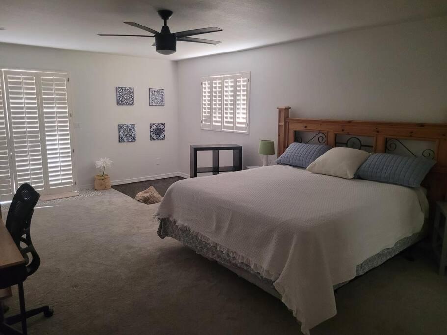 Golf Course Retreat - Olympic Style Pool, Many Games, Luxury Spa, 6 Bathrooms! Lake Havasu City