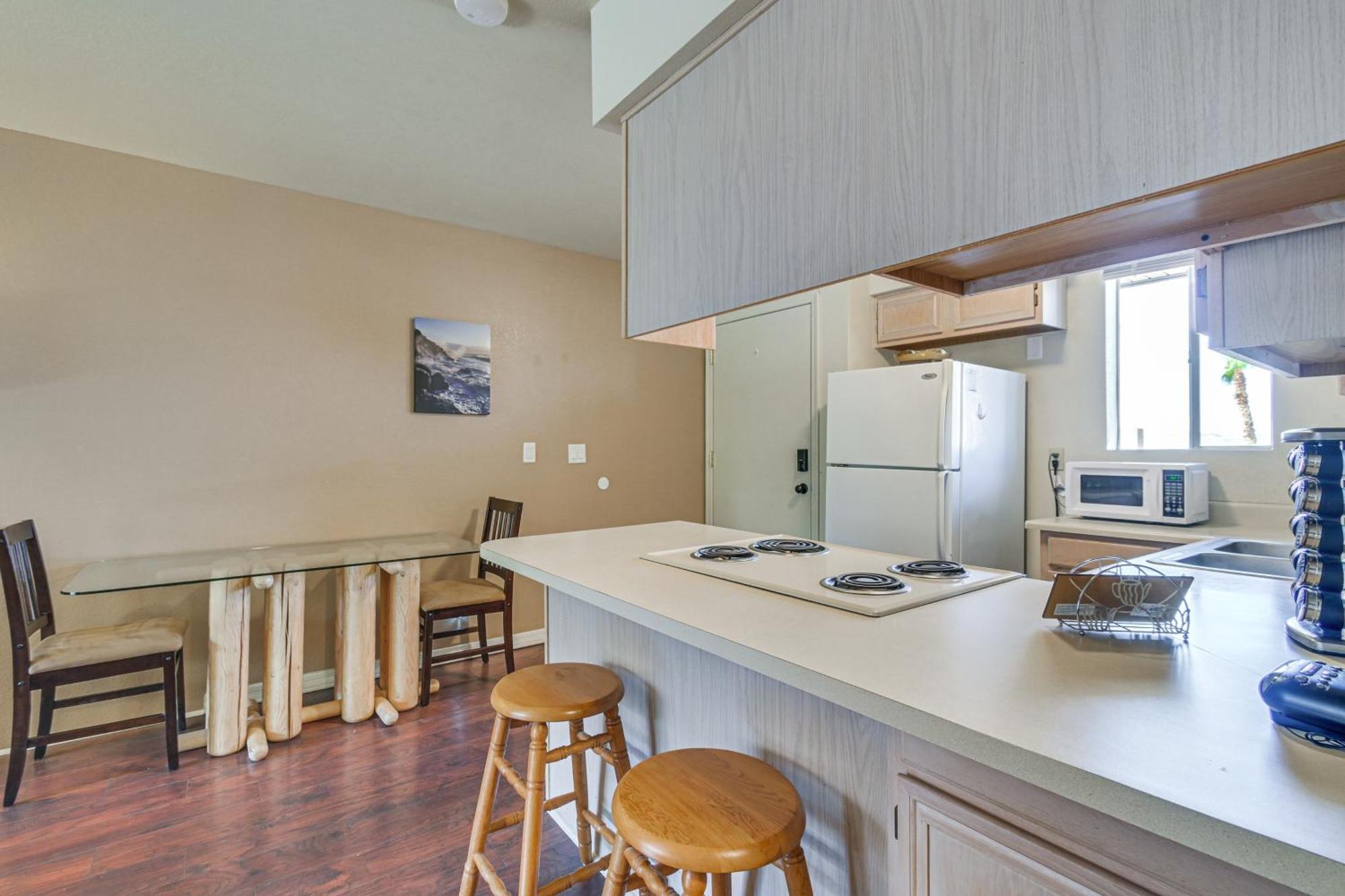 Apartment In Havasu With Balcony!