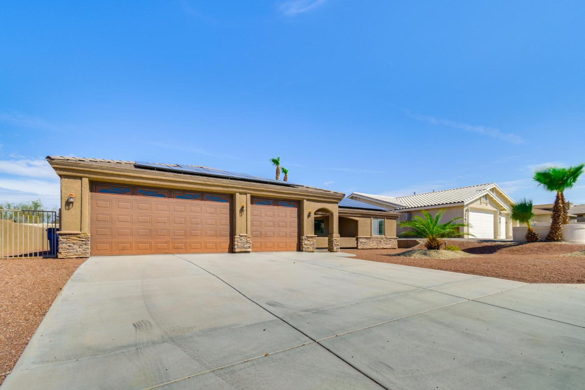 Havasu Heated Pool, 4 Mi To Beach! Holiday home Lake Havasu City