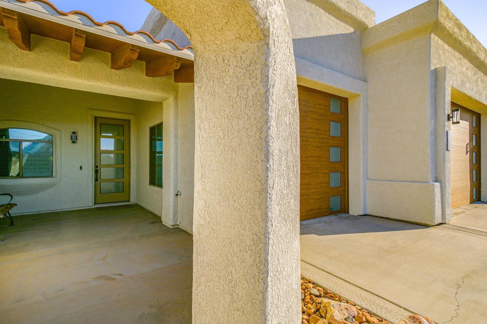 Luxe Havasu Getaway With Pool And Rooftop Deck Holiday home *