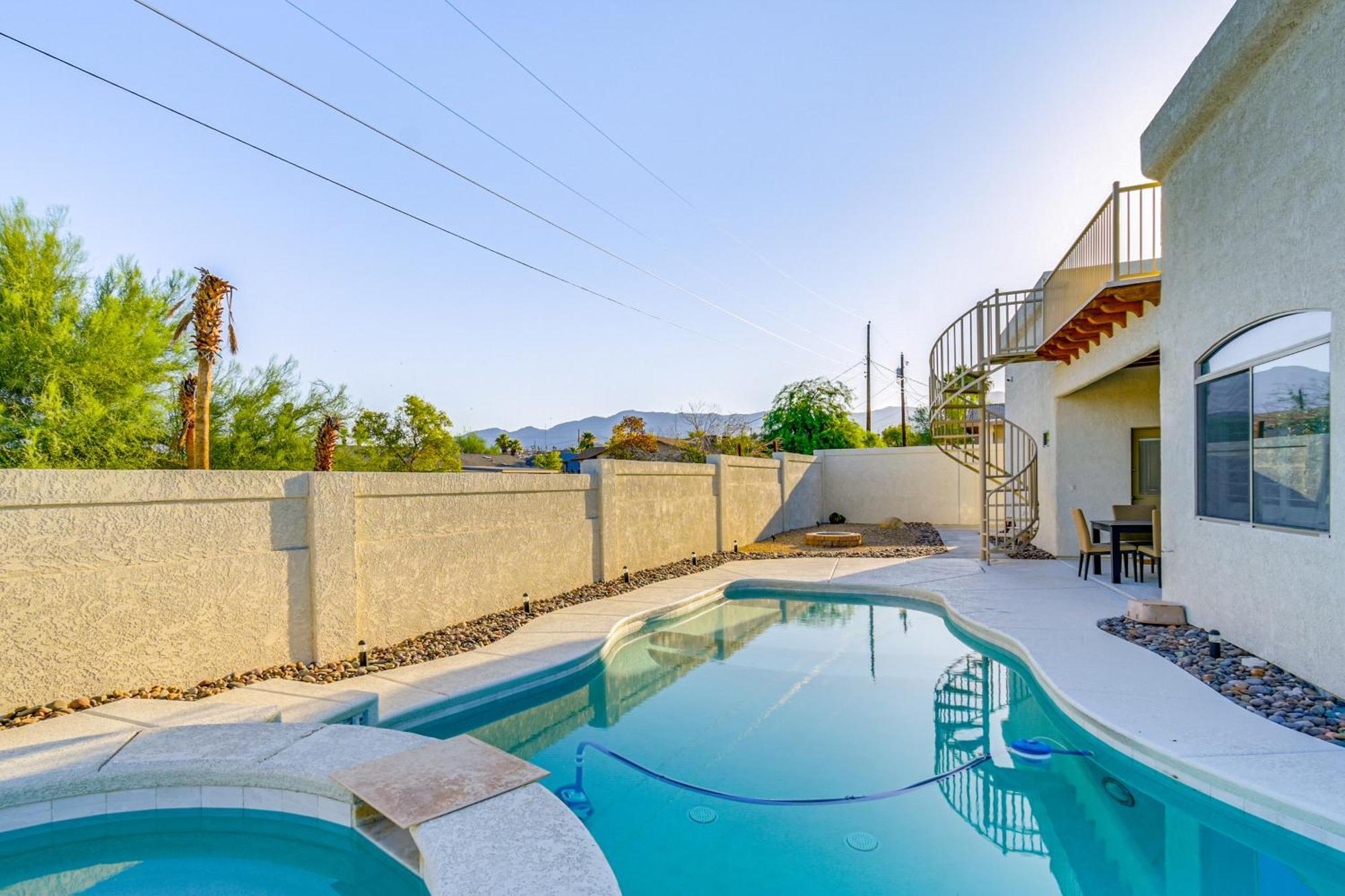 Luxe Havasu Getaway With Pool And Rooftop Deck