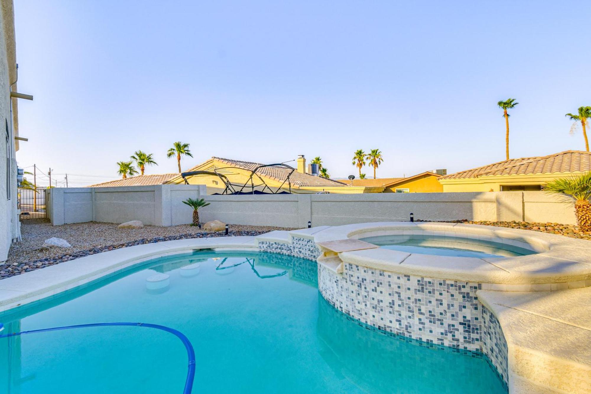 Luxe Havasu Getaway With Pool And Rooftop Deck Holiday home