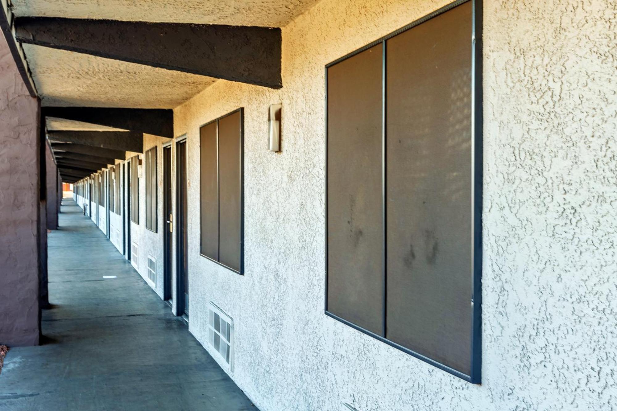 Quality & Havasu Hotel