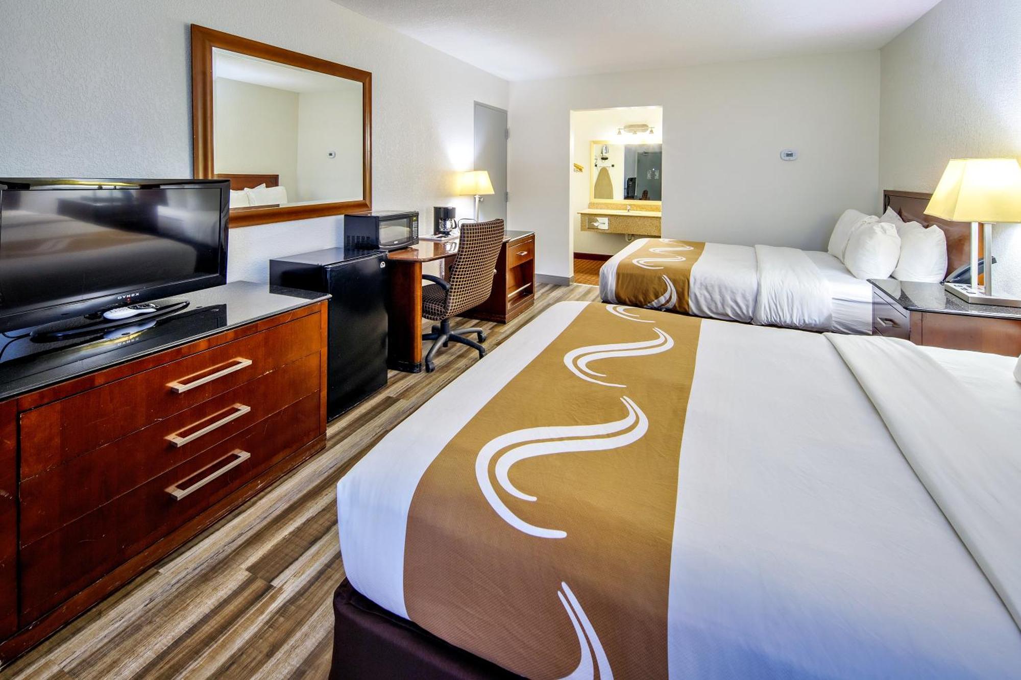 Quality & Havasu Hotel
