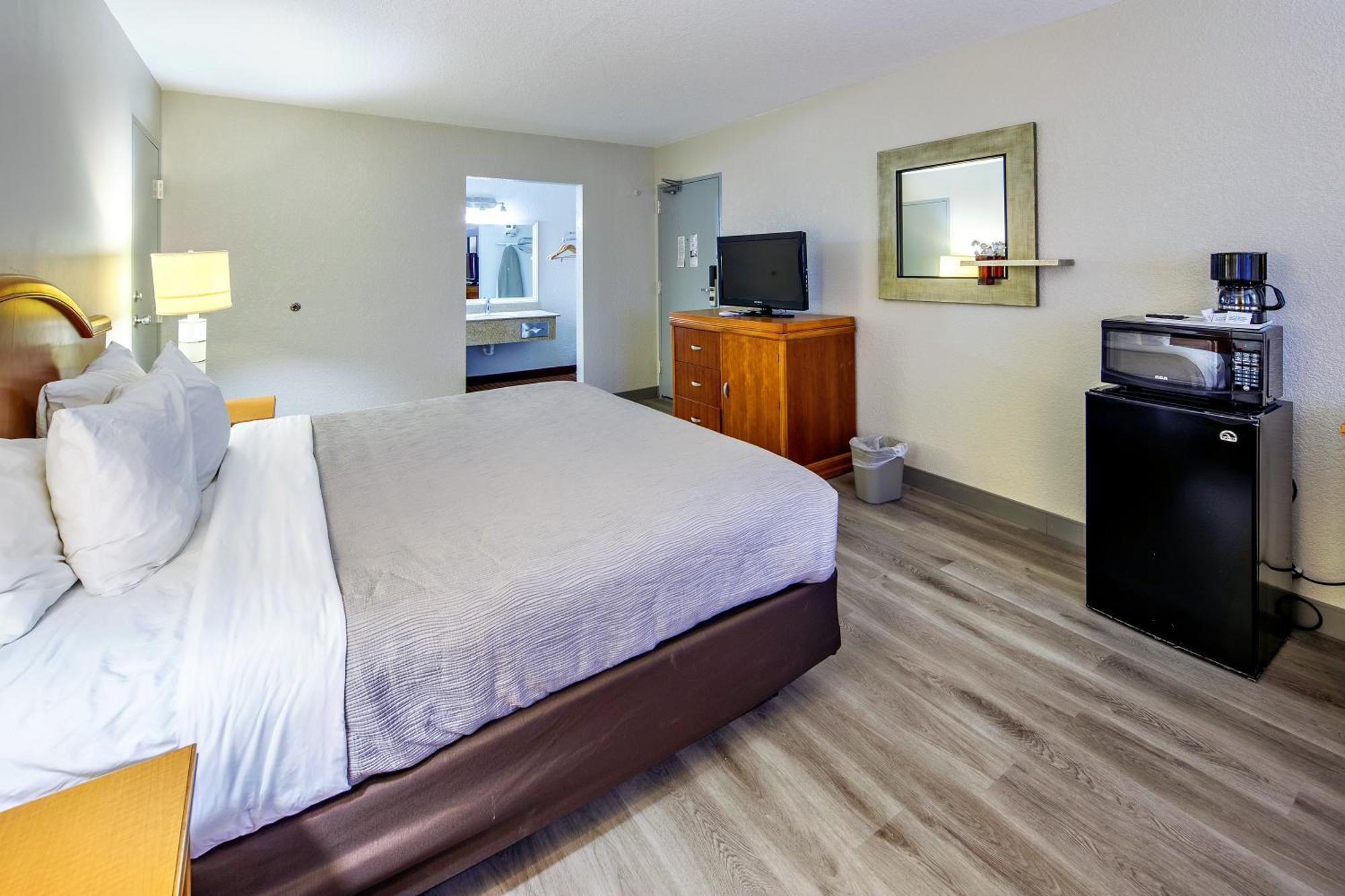 Quality & Havasu Hotel