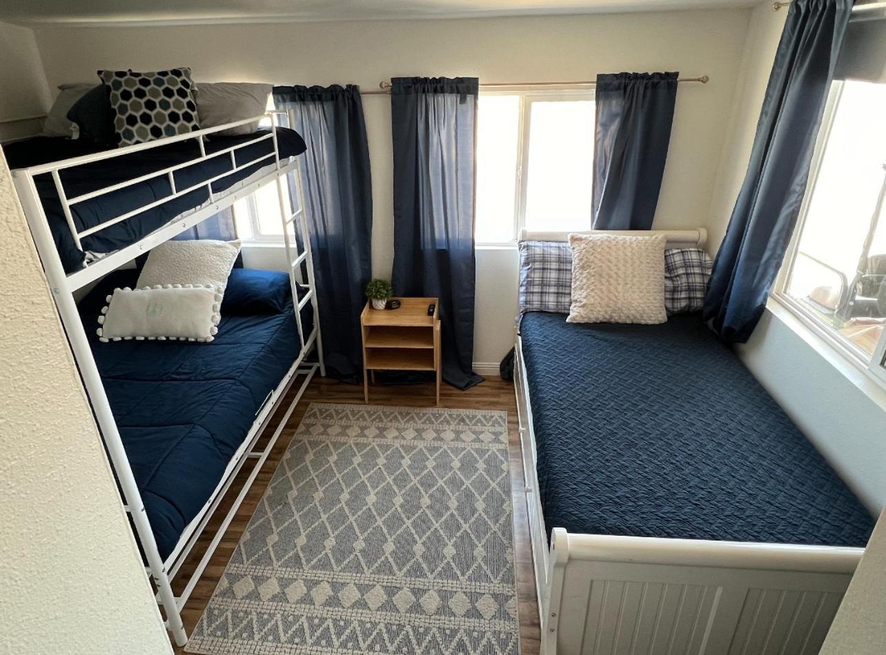 Holiday home Sam's Beachcomber Beauty, Front Row, Gorgeous Views! #222 *