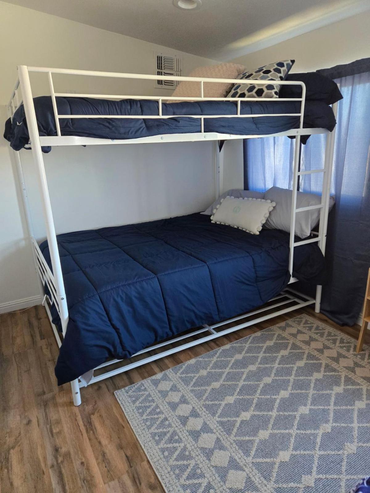 Holiday home Sam's Beachcomber Beauty, Front Row, Gorgeous Views! #222