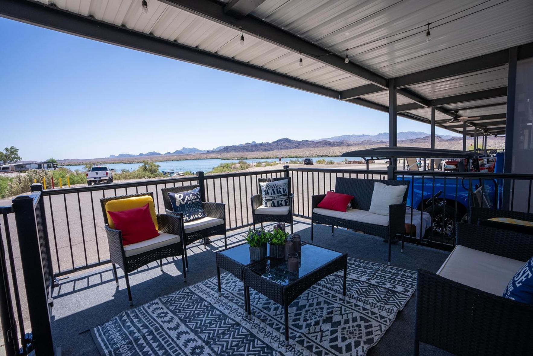 Sam's Beachcomber Beauty, Front Row, Gorgeous Views! #222 Holiday home Lake Havasu City
