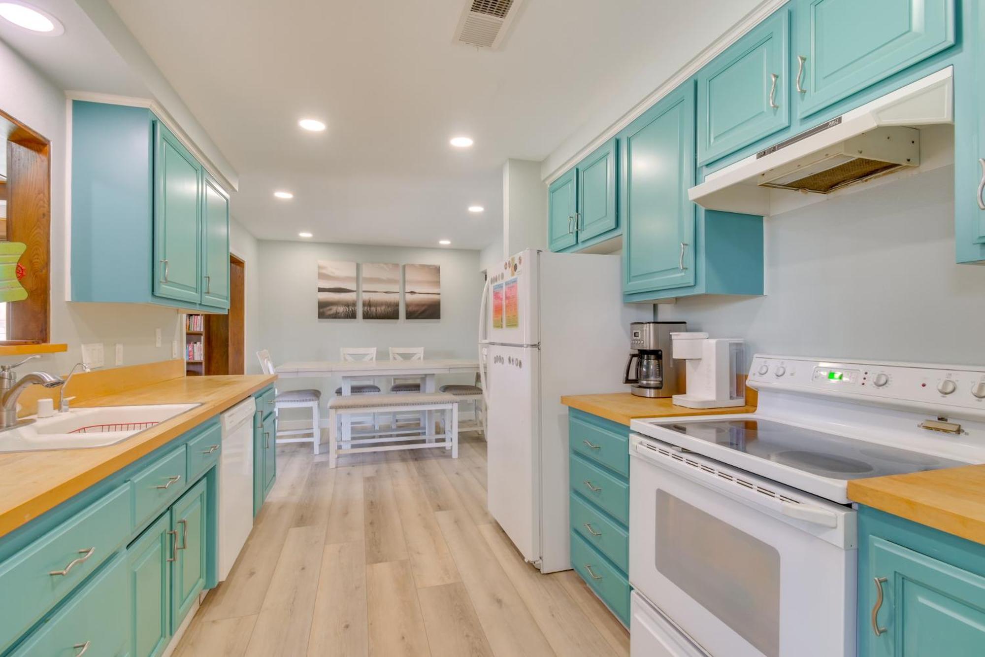 Havasu Heated Pool, 1 Mi To And Town Holiday home