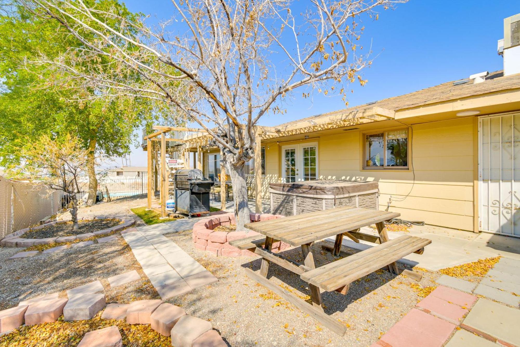 Water Views And Close To In Havasu *