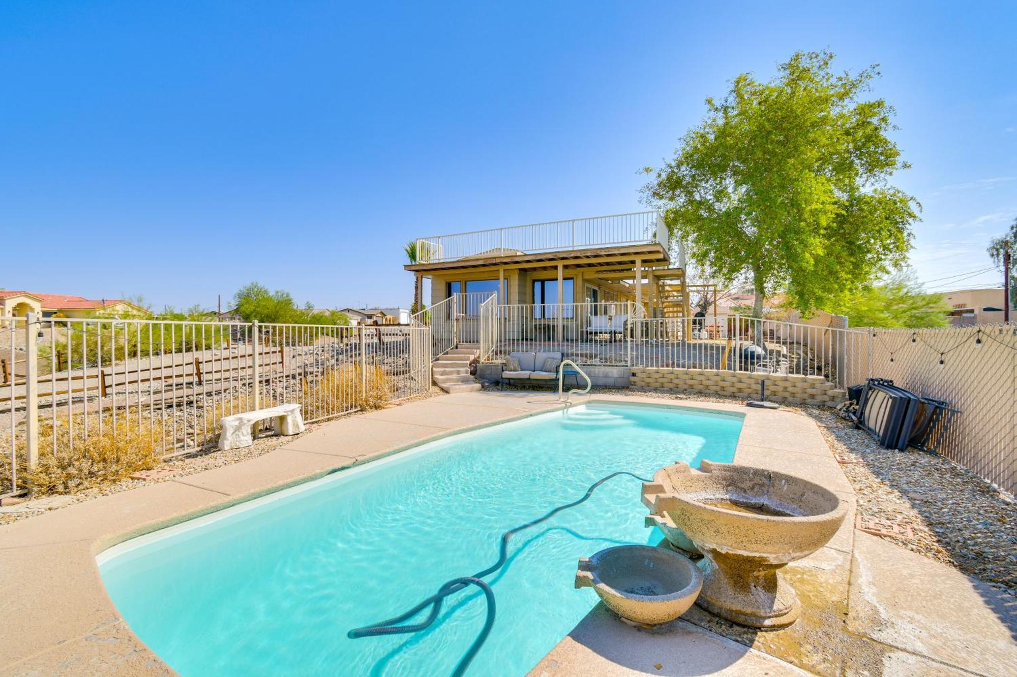 Water Views And Close To In Havasu *