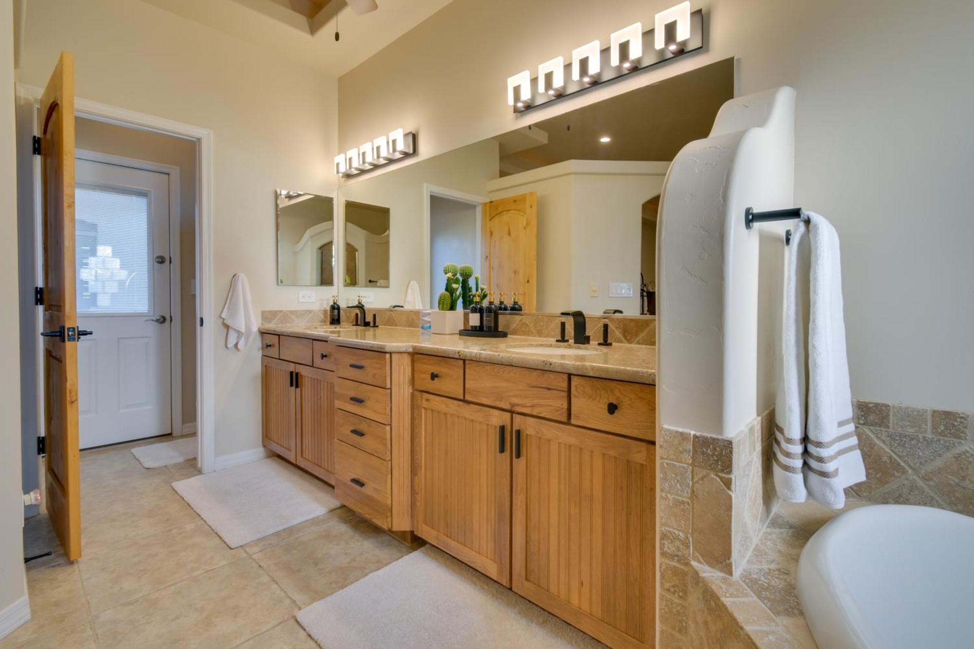 Luxe Havasu Getaway With Pool And Rooftop Deck Holiday home *