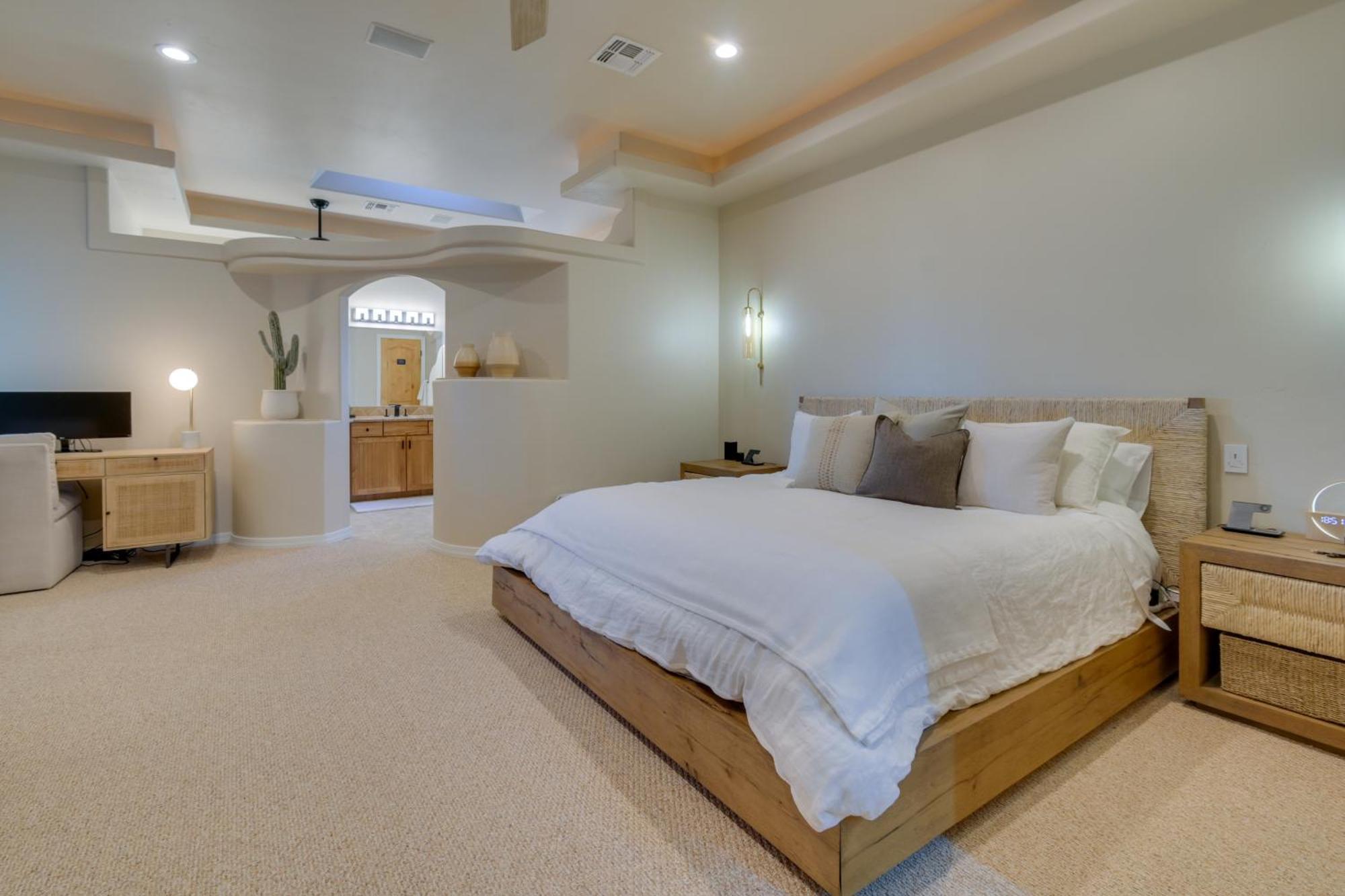 Luxe Havasu Getaway With Pool And Rooftop Deck