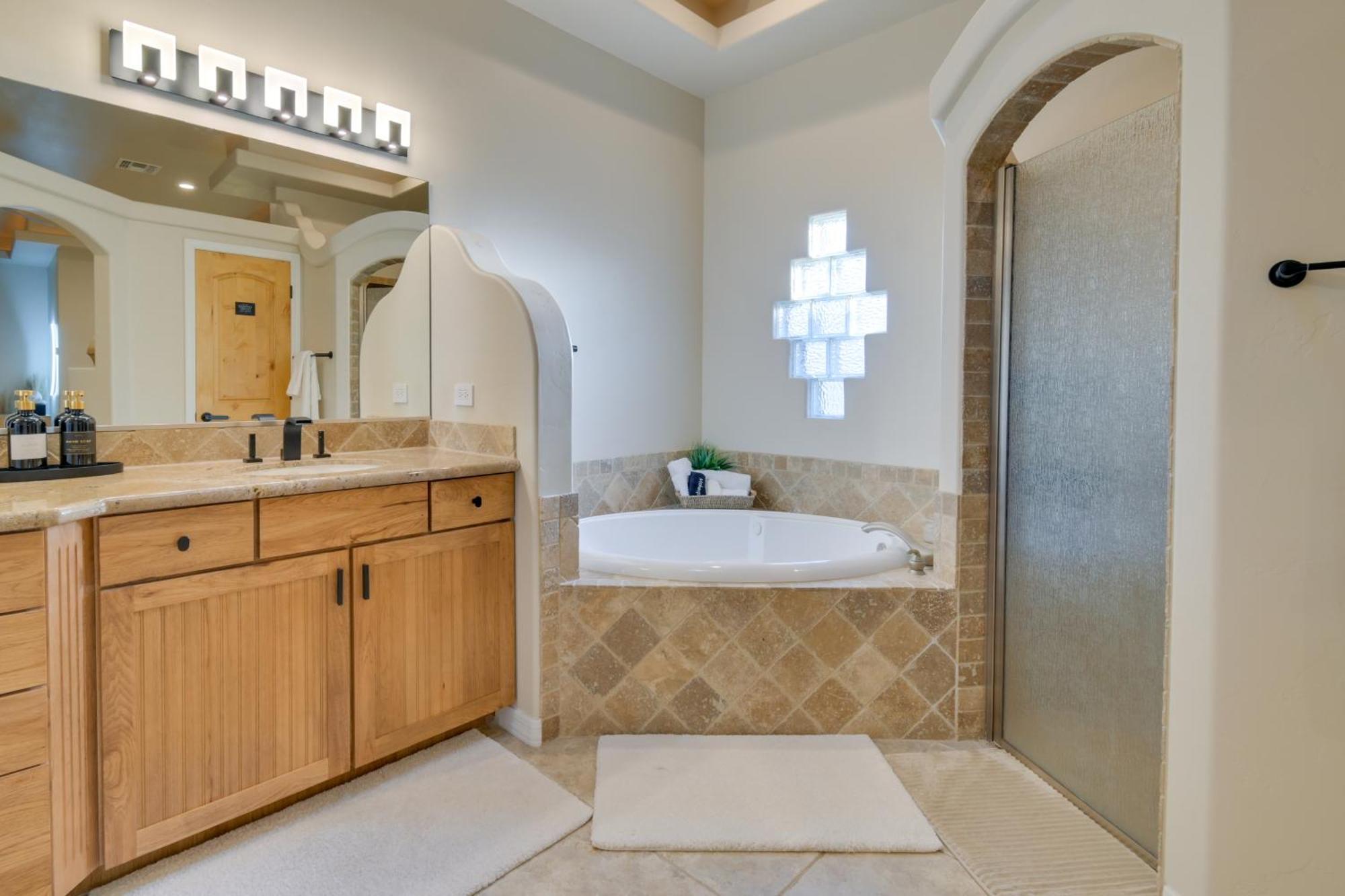 Luxe Havasu Getaway With Pool And Rooftop Deck Holiday home *
