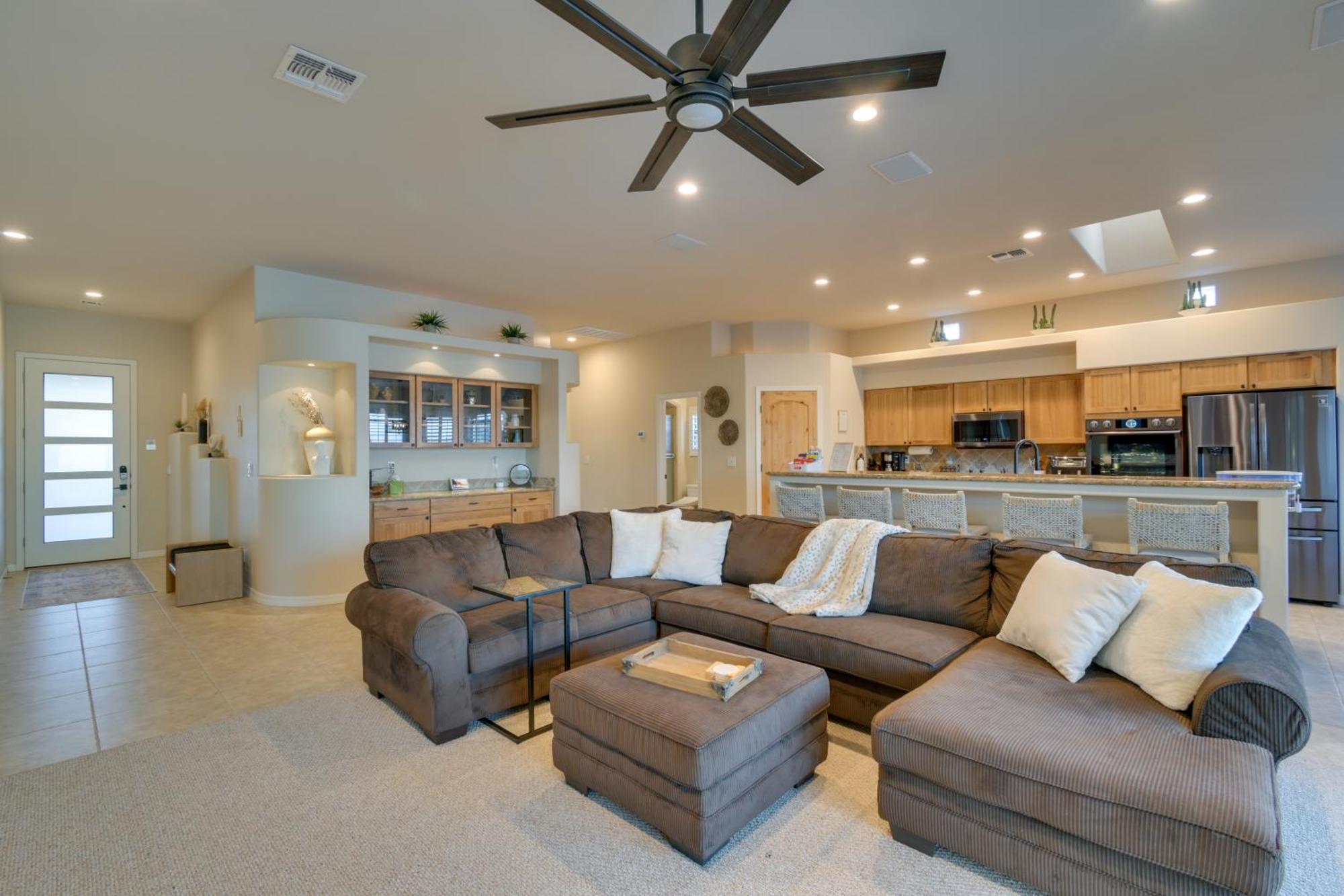 Luxe Havasu Getaway With Pool And Rooftop Deck Holiday home *