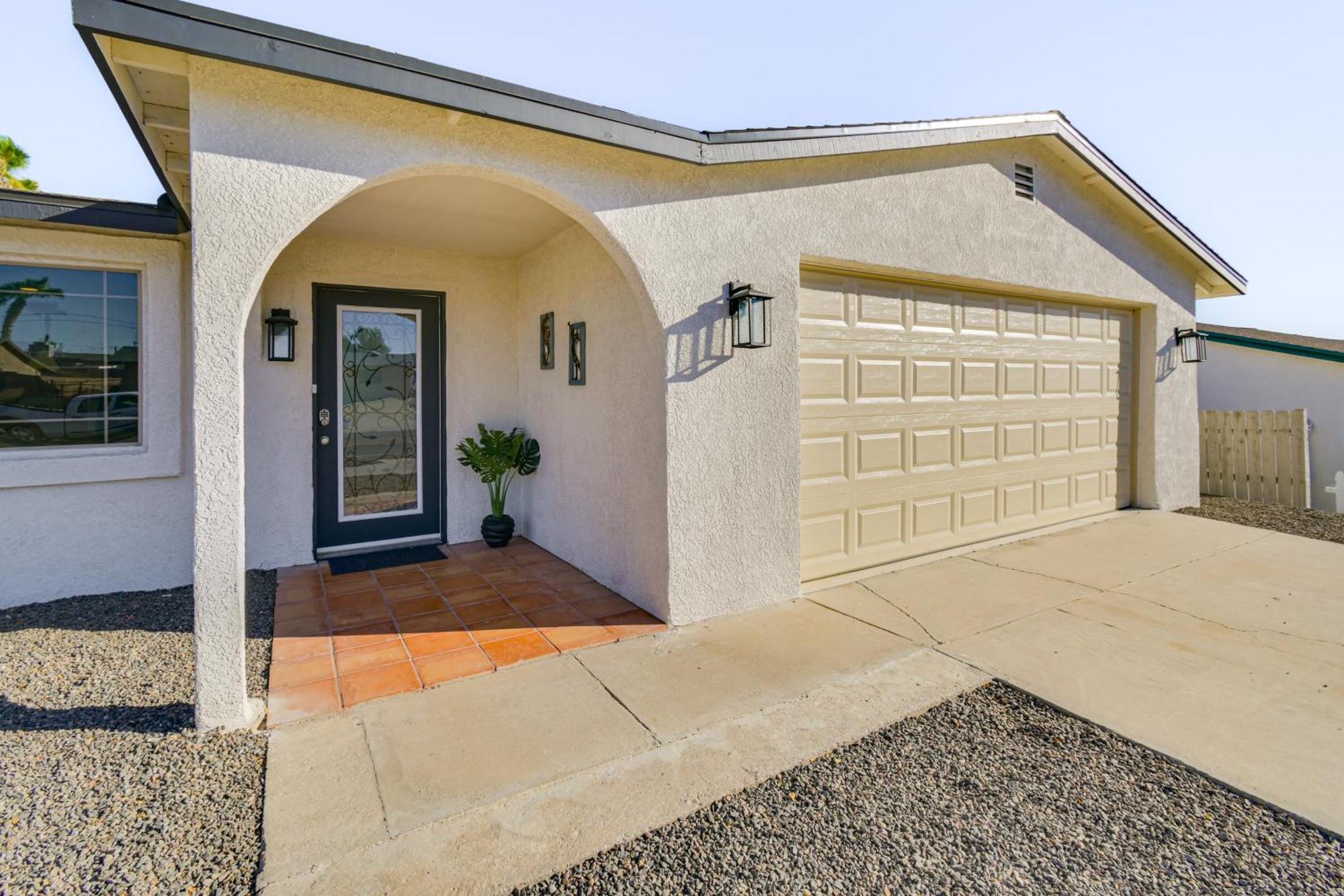 About 5 Mi To Havasu Family With Fenced Yard! *