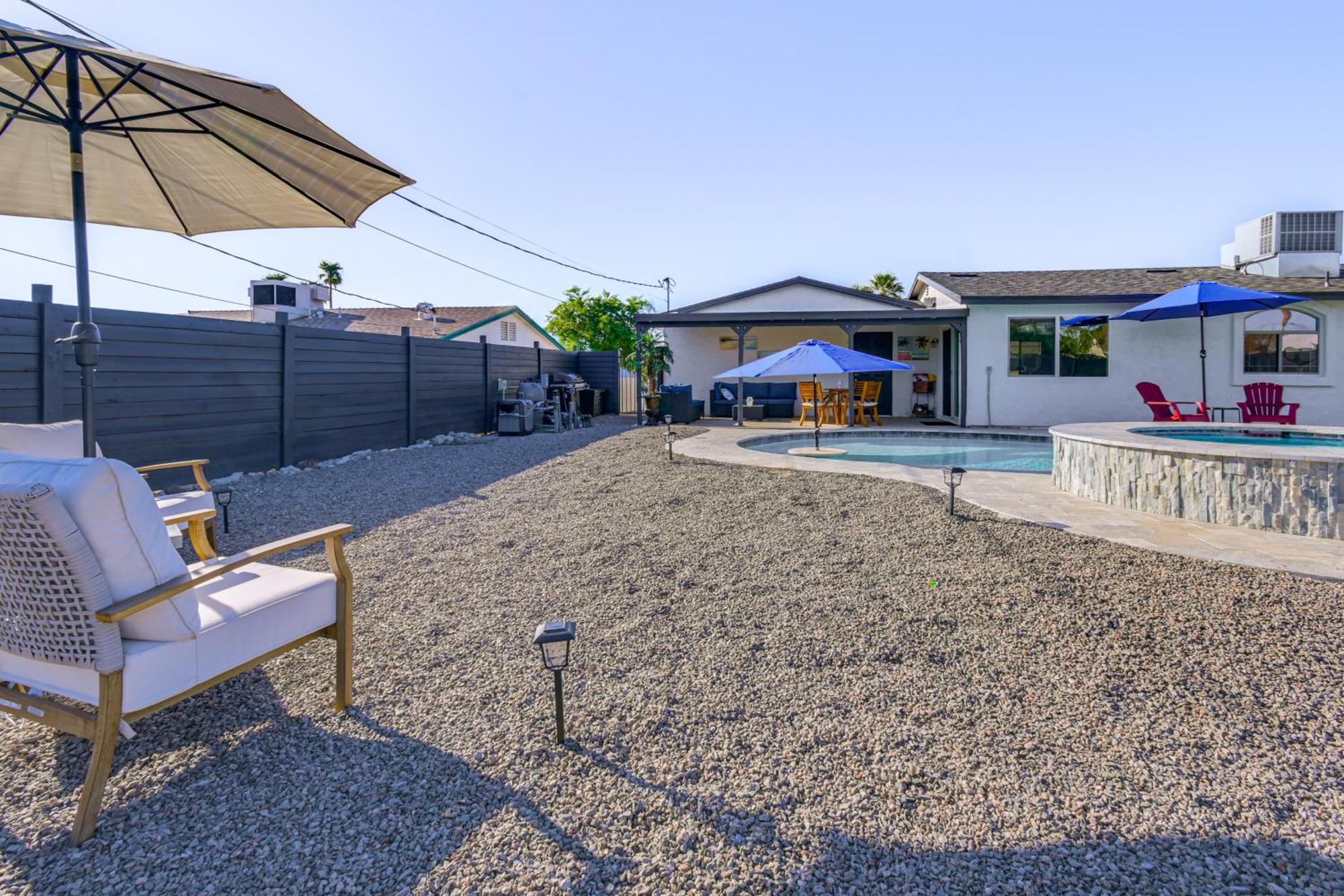 About 5 Mi To Havasu Family With Fenced Yard!