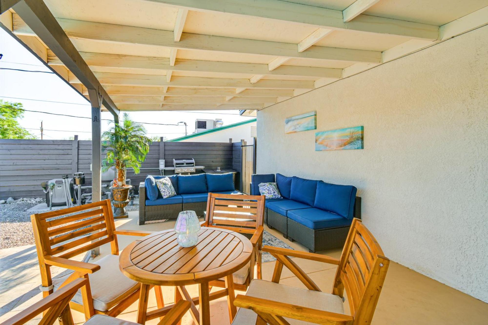Holiday home About 5 Mi To Havasu Family With Fenced Yard!