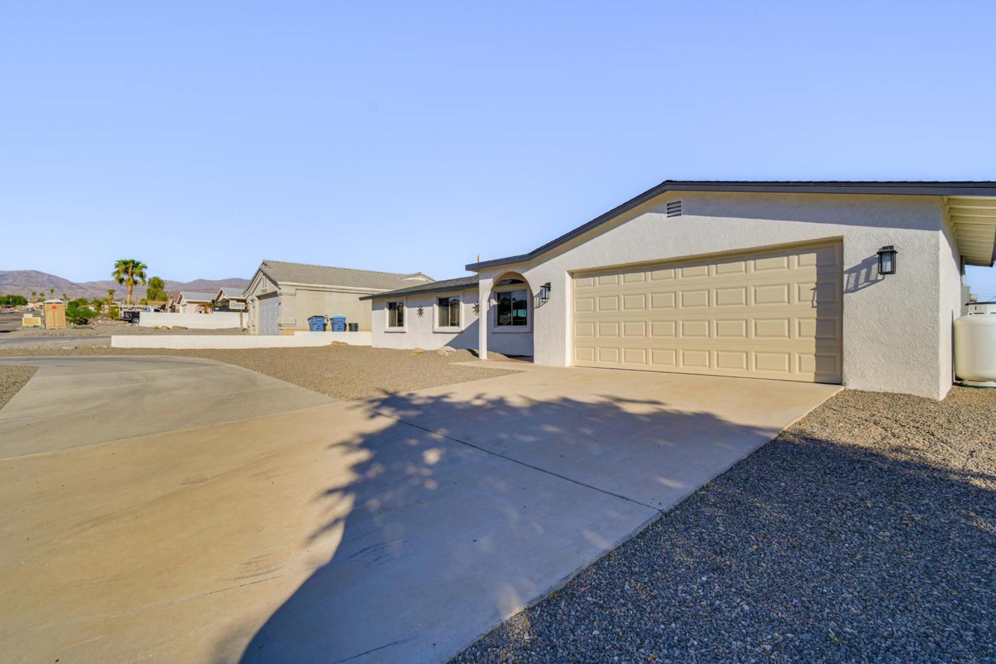 About 5 Mi To Havasu Family With Fenced Yard! Holiday home Lake Havasu City