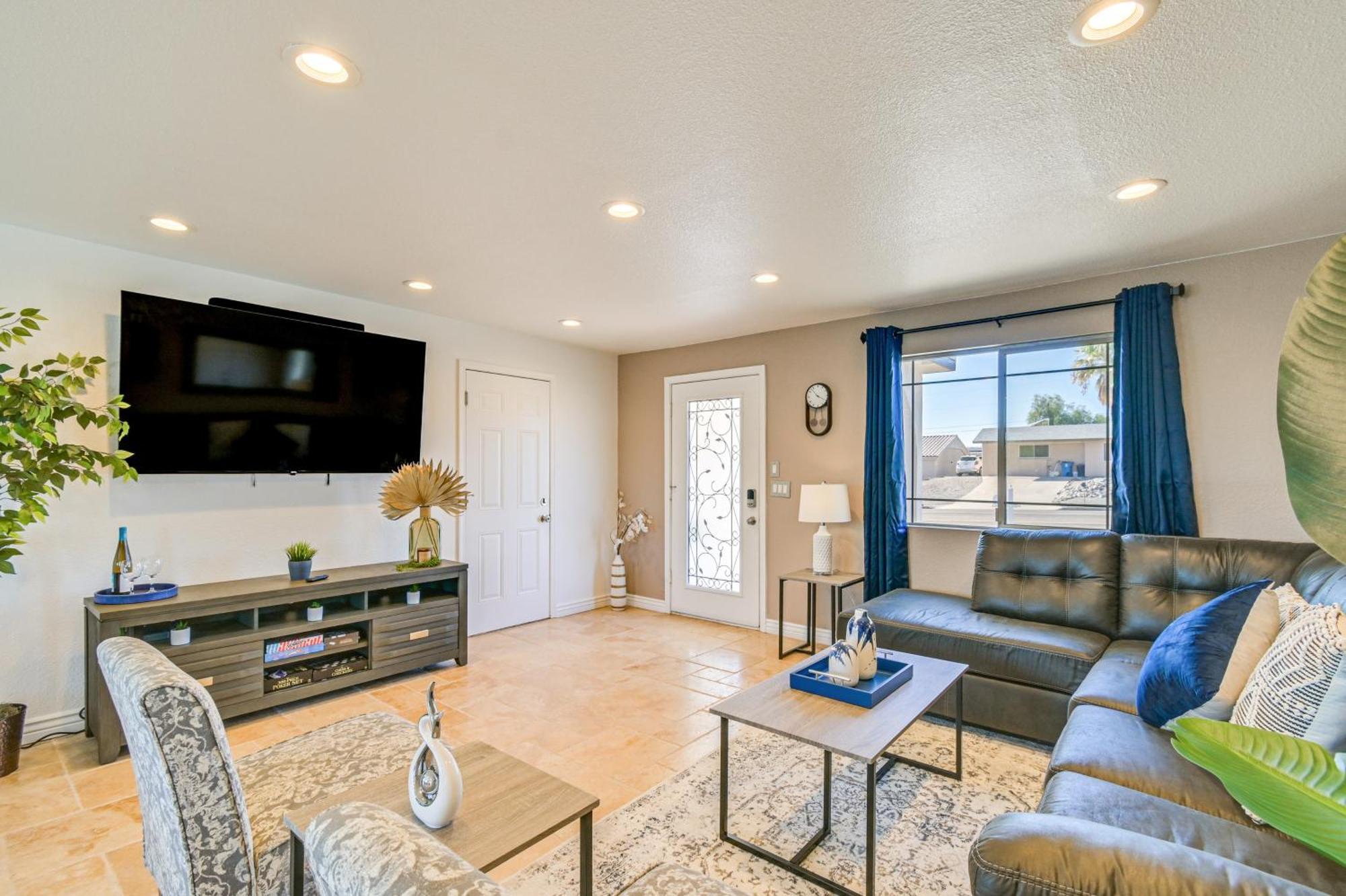 About 5 Mi To Havasu Family With Fenced Yard! *