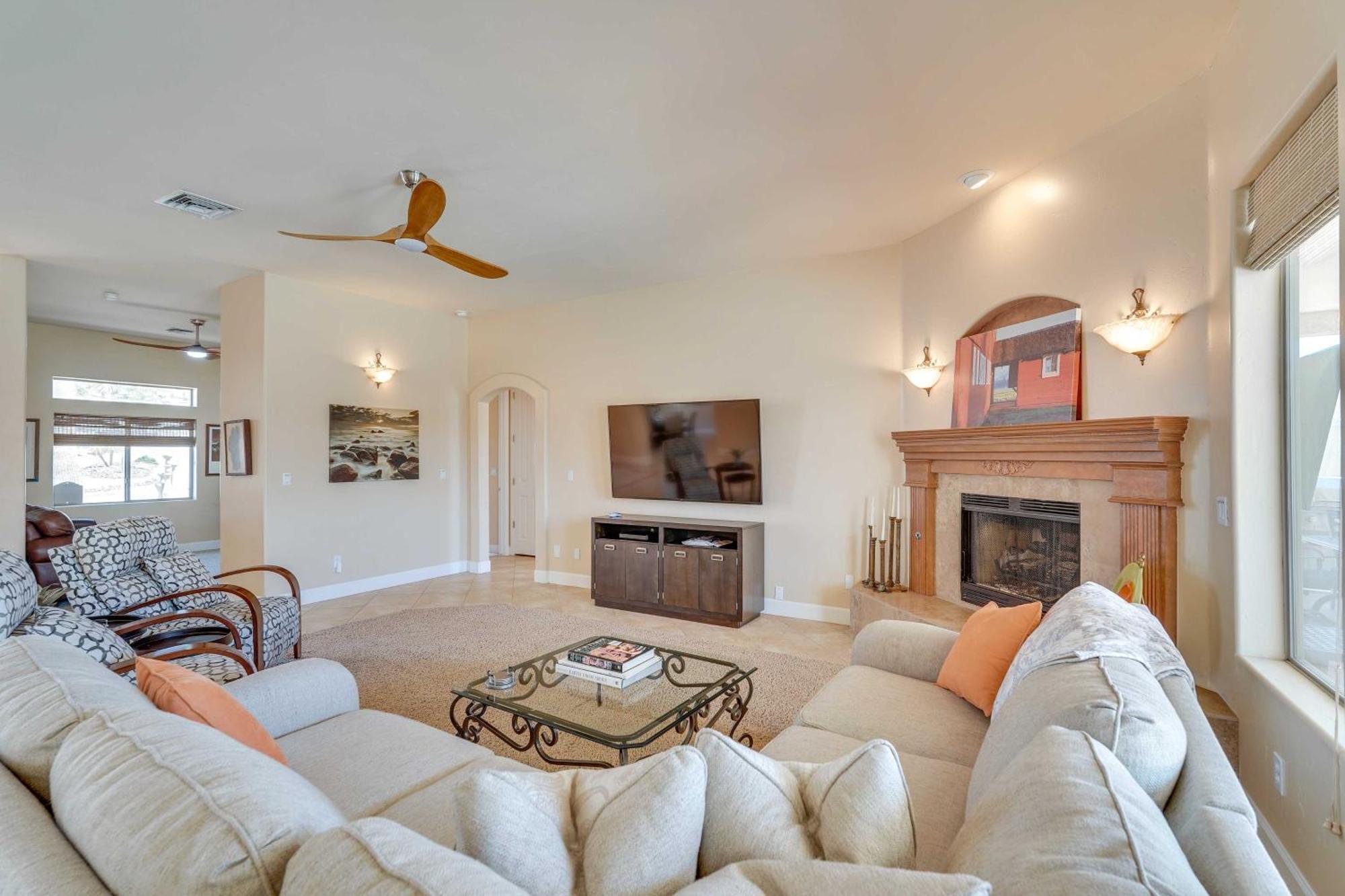 Havasu Vacation With Heated Pool! Holiday home