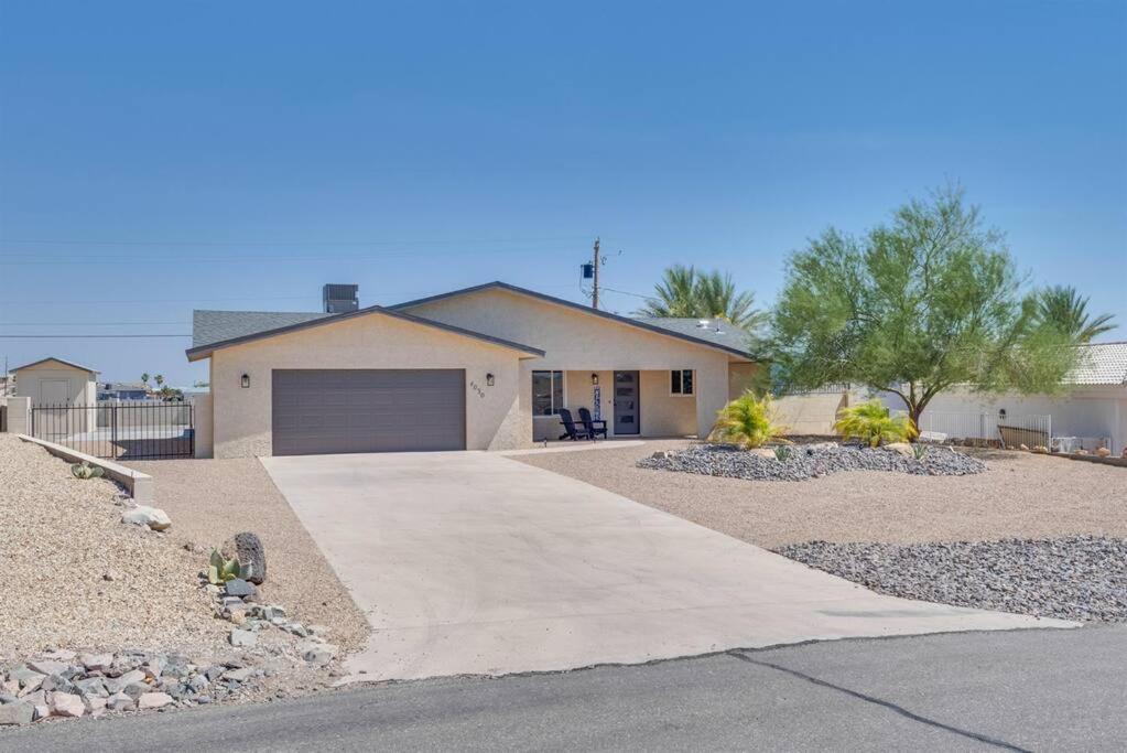 Holiday home Arrowhead- New Upscale Pool Oasis Havasu Haven Game Lake Havasu City