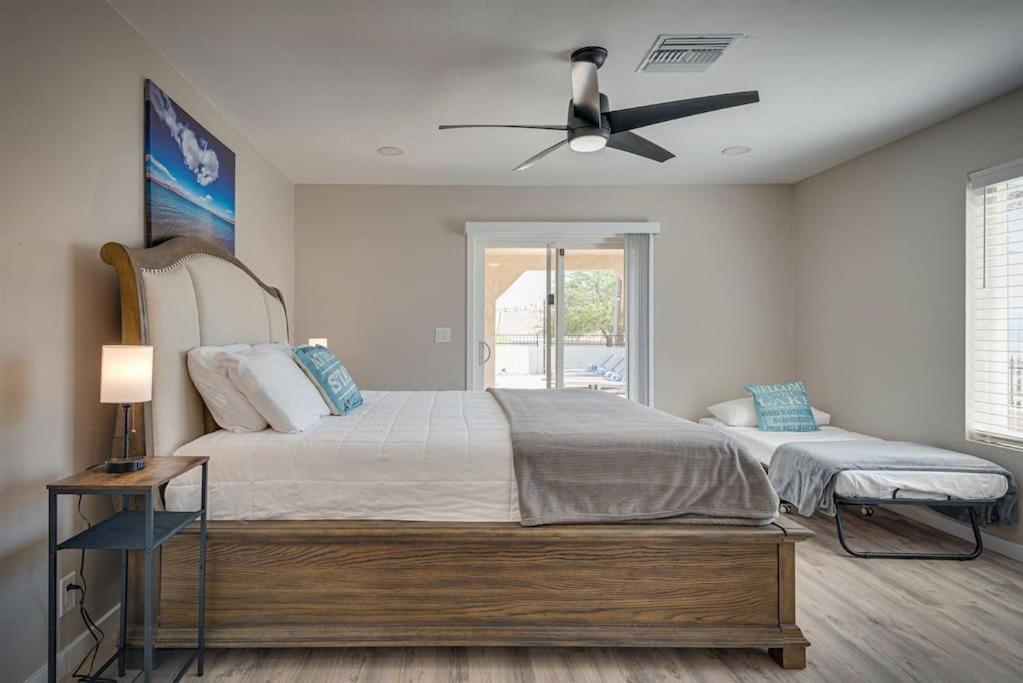 Arrowhead- New Upscale Pool Oasis Havasu Haven Game Holiday home