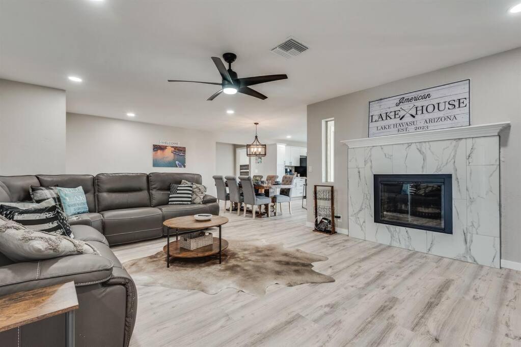 Arrowhead- New Upscale Pool Oasis Havasu Haven Game Holiday home *