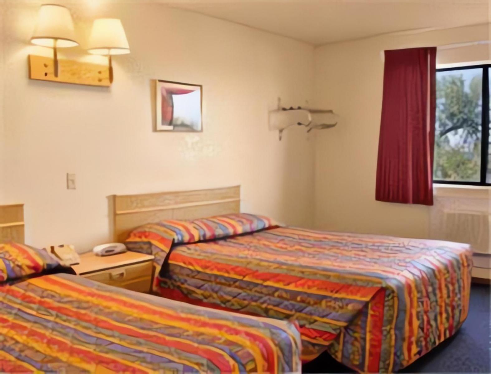 Super 8 By Wyndham Havasu Hotel