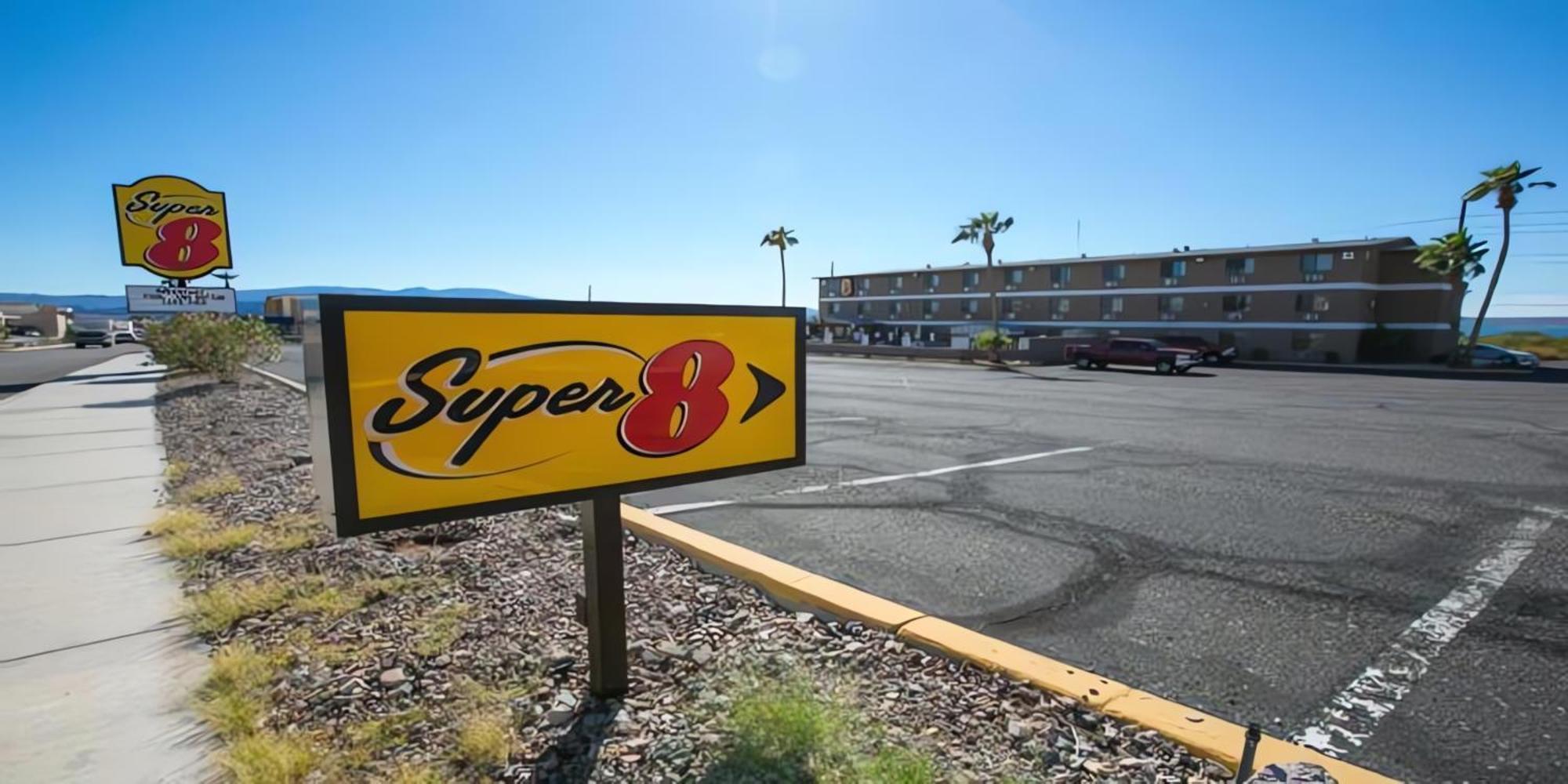 Hotel Super 8 By Wyndham Havasu