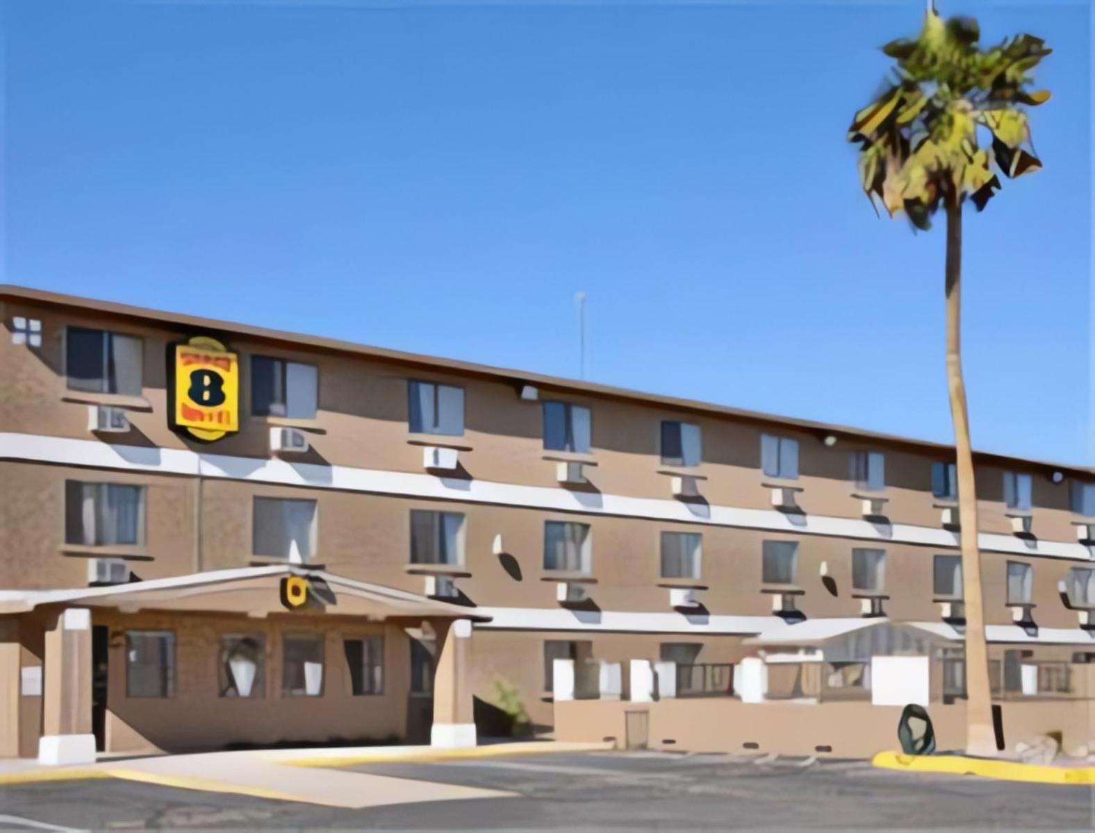 Hotel Super 8 By Wyndham Havasu 2*