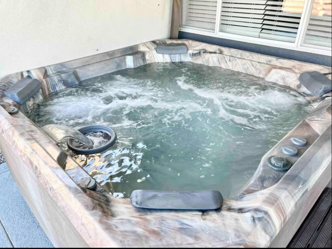 Spacious Getaway! Pool, Spa, Sleeps 9 * Lake Havasu City