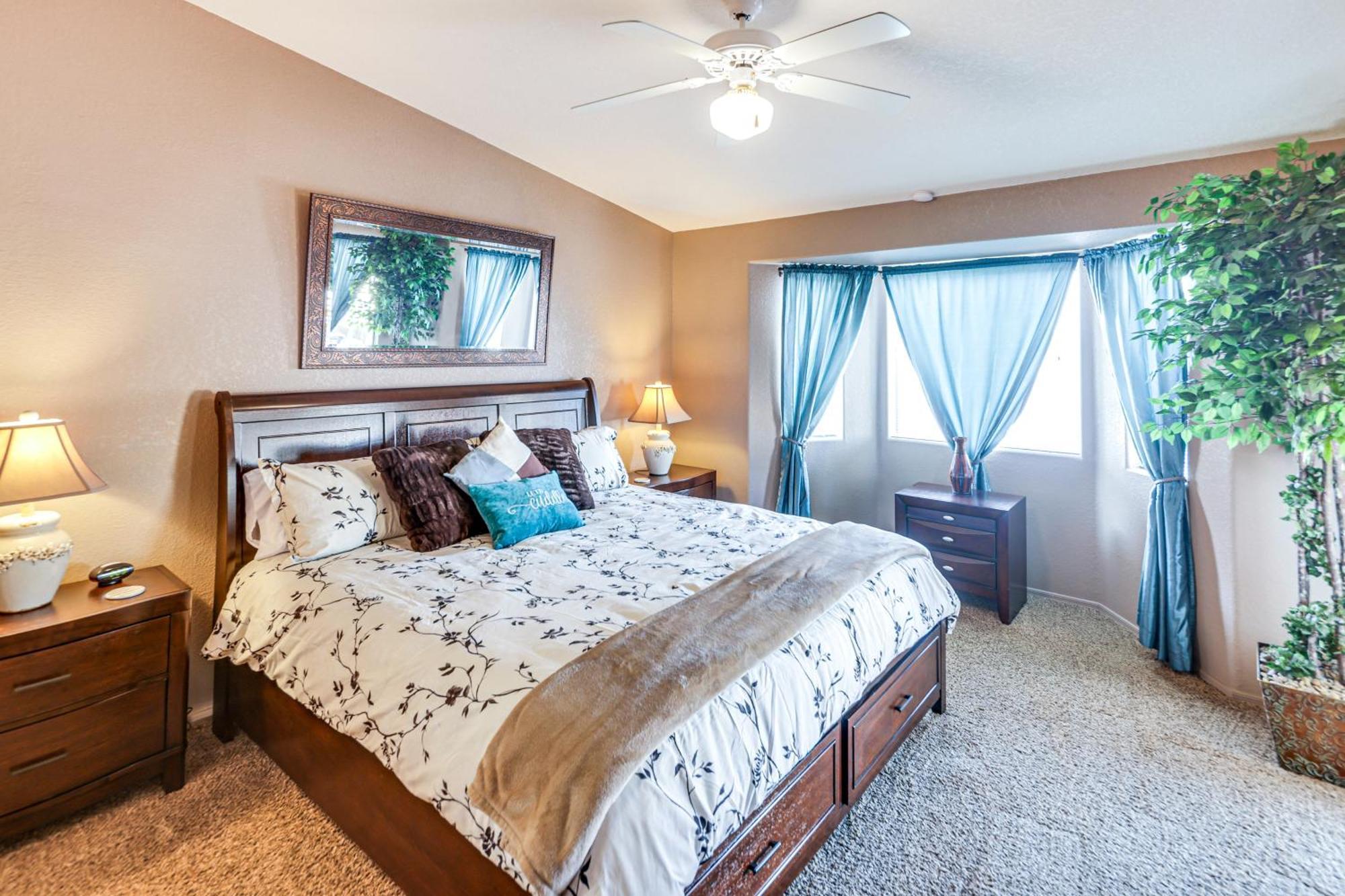 Pet-friendly Havasu With Pool And Hot Tub!