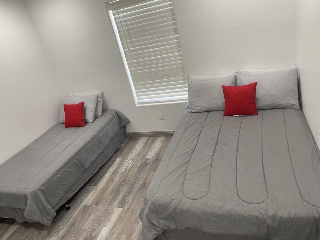 Holiday home Newly Remodeled Family Friendly Near Lake Havasu City