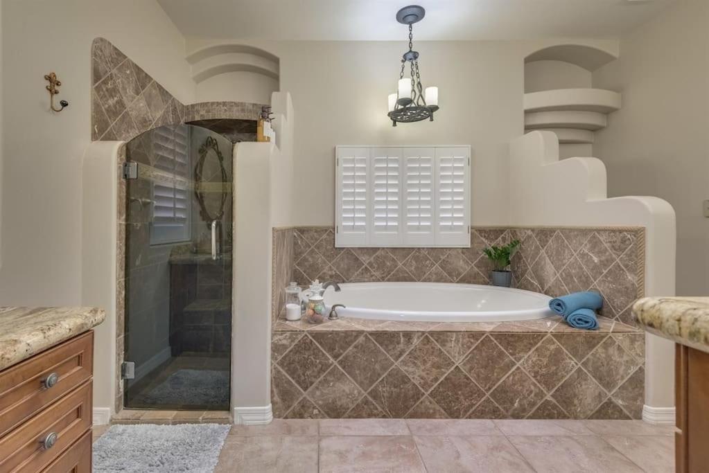 Peruvian-4 Bed Desert Oasis -pool, Hot-tub &outdoor Kitchen * Lake Havasu City