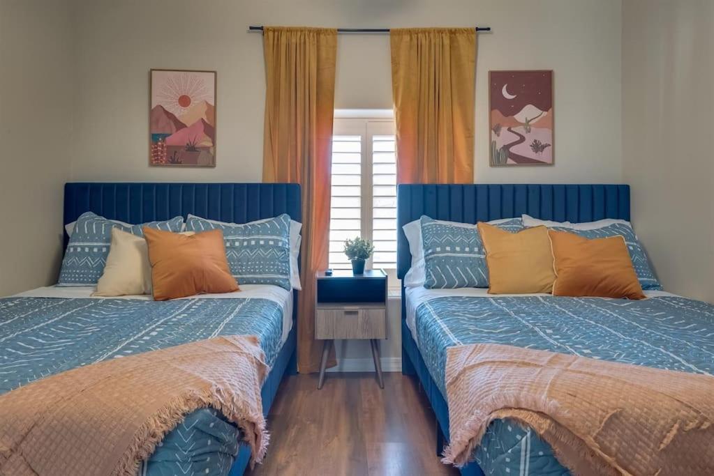 Holiday home Peruvian-4 Bed Desert Oasis -pool, Hot-tub &outdoor Kitchen
